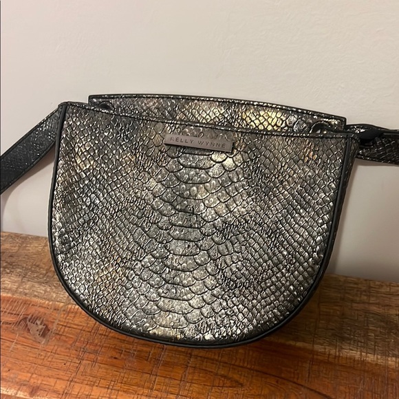 Kelly Wynne No Curfew Crossbody Bag with Iridescent Design - Picture 1 of 9